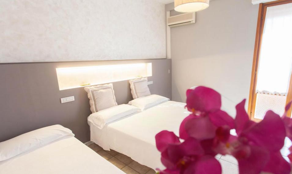 hotelromasalsomaggiore it camere 012